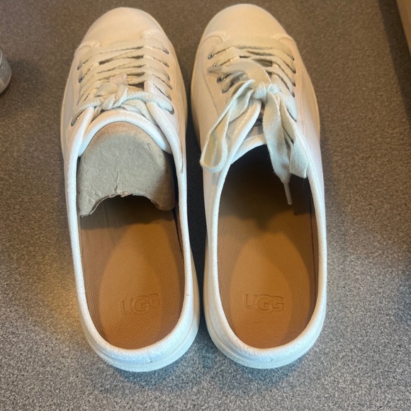 UGG women’s Cas slide size 11 - Picture 2 of 4